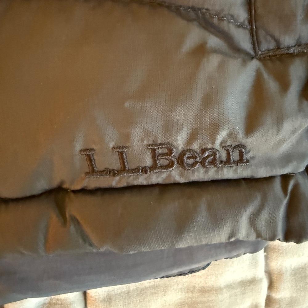 L.L. Bean Black Goose Down Puffer Vest - Size M. - Picture 6 of 8